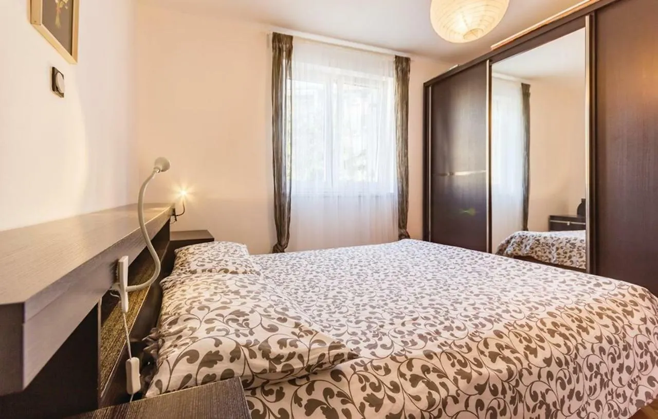 Apartments Jana & Luka 普拉