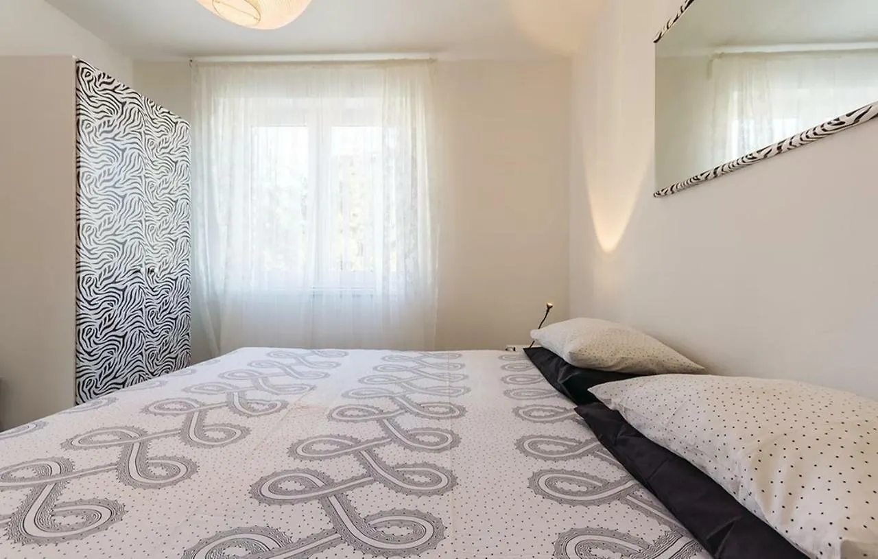 Apartments Jana & Luka 普拉